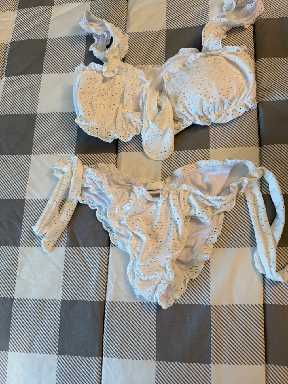 Beach Joy White eyelet Ruffle Tie-Side Bikini Set size Medium